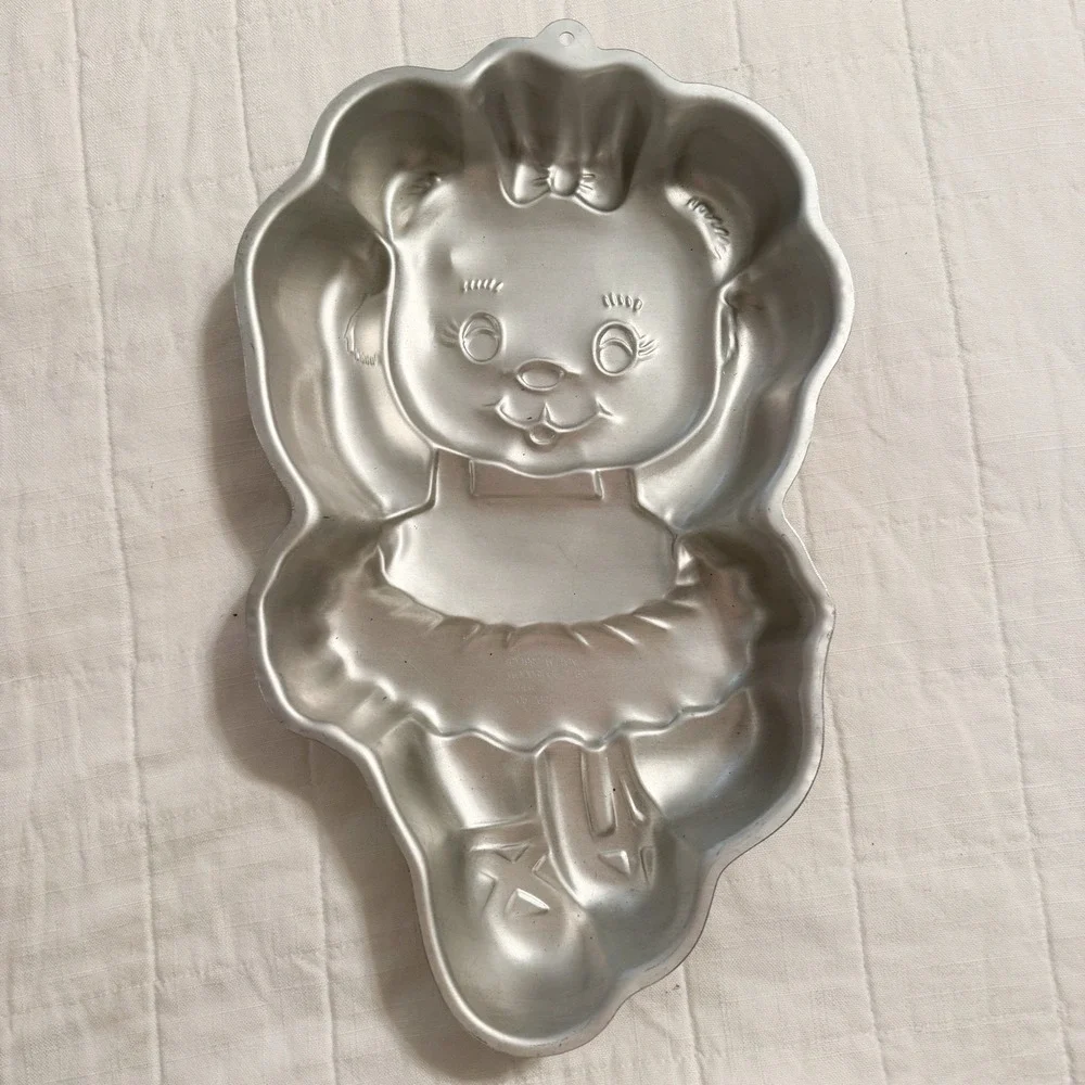 Vintage 1992 Wilton Ballerina Bear Cake‎ Mold Aluminum 2105-2021 Girl Party
